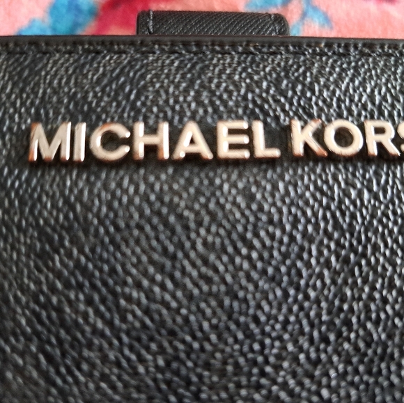 Michael Kors Medium Crossgrain Leather Wallet - Picture 5 of 10